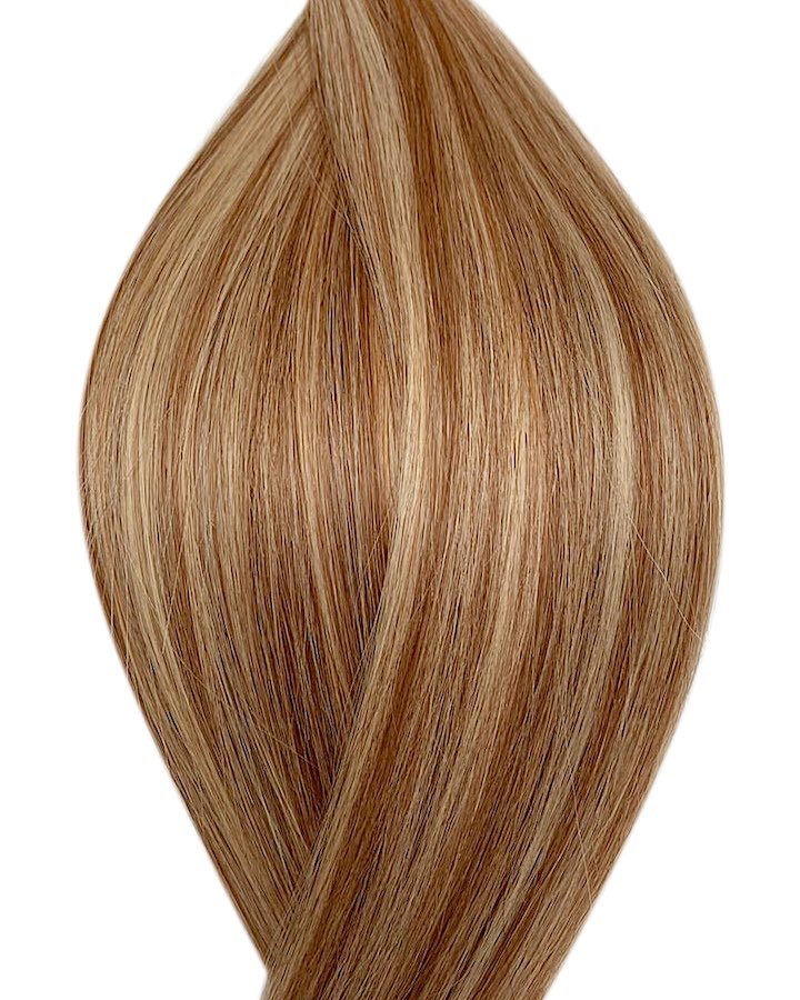 Naturalne włosy do przedłużania metoda na nano ringi w kolorze balejaż jasny kasztanowy brąz i bardzo jasny blond.