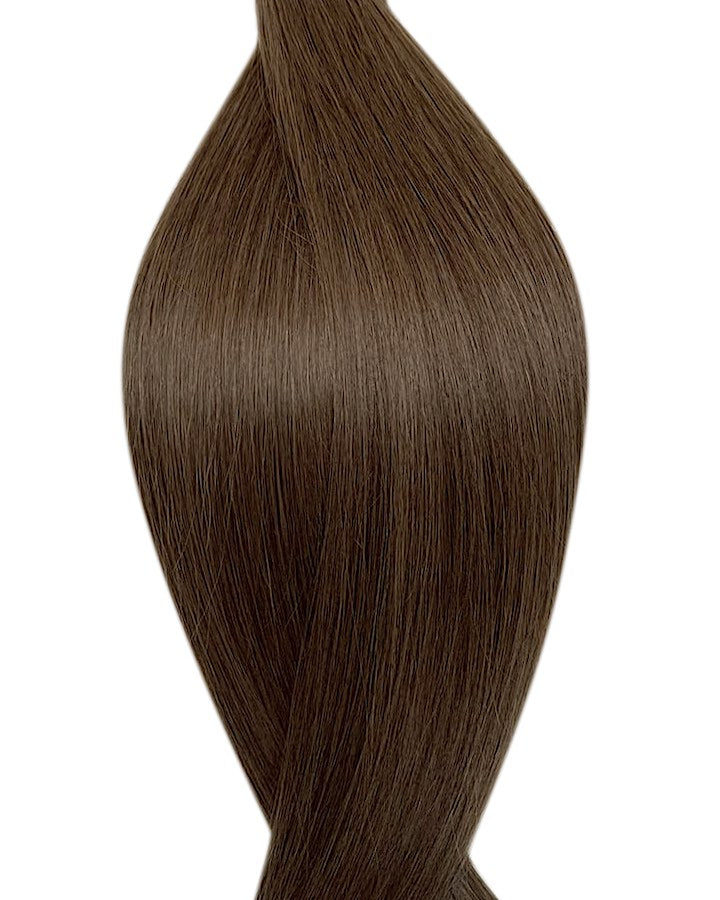 Naturalne włosy do przedłużania metodą na taśmie flat weft w kolorze jasny popielaty brąz.