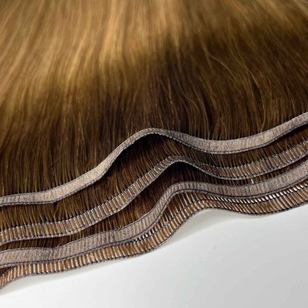 Naturalne włosy do przedłużania metoda na taśmie silikonowej dostępne w długościach 45cm i 50cm.