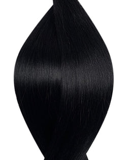 Naturalne włosy do przedłużania metodą na taśmie weft w kolorze czarny.