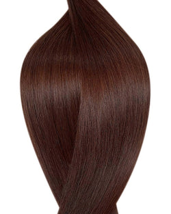 Naturalne włosy do przedłużania metodą na taśmie weft w kolorze czekoladowy.
