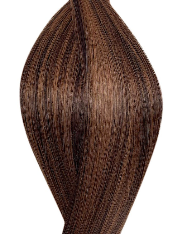 Naturalne włosy do przedłużania metoda seamless clip in w kolorze balejaż ciemny i jasny kasztanowy brąz.